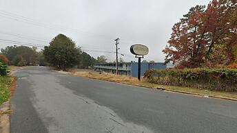 Lamplighter Inn By OYO Charlotte Airport Area