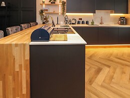 Netherdale Penthouse