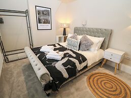 Netherdale Penthouse