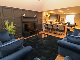 Netherdale Penthouse