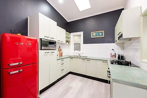 Unique 2BR Converted Storefront APT in Alphington!
