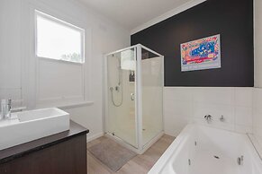 Unique 2BR Converted Storefront APT in Alphington!