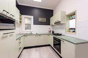 Unique 2BR Converted Storefront APT in Alphington!