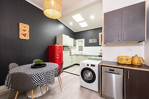 Unique 2BR Converted Storefront APT in Alphington!
