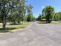 Trails Inn Quadna Mountain Motel & RV