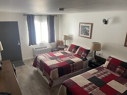 Trails Inn Quadna Mountain Motel & RV