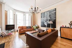 Inviting 1BD Hideaway Kensington Olympia!