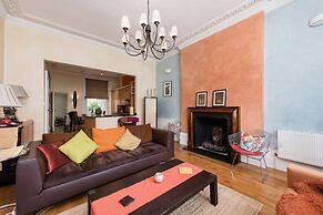 Inviting 1BD Hideaway Kensington Olympia!