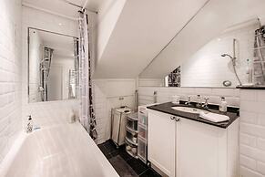 Inviting 1BD Hideaway Kensington Olympia!