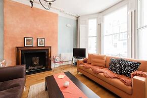 Inviting 1BD Hideaway Kensington Olympia!