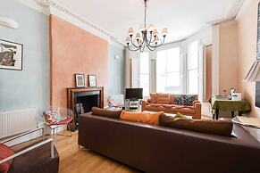 Inviting 1BD Hideaway Kensington Olympia!