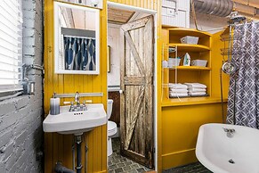 Elegant Edgy Loft on Historic Alley Parking