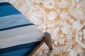 Elegant Edgy Loft on Historic Alley Parking