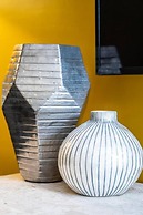 Elegant Edgy Loft on Historic Alley Parking