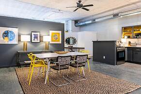 Elegant Edgy Loft on Historic Alley Parking