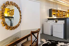 Elegant Edgy Loft on Historic Alley Parking