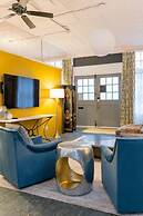 Elegant Edgy Loft on Historic Alley Parking
