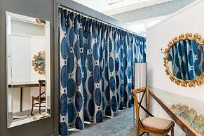 Elegant Edgy Loft on Historic Alley Parking