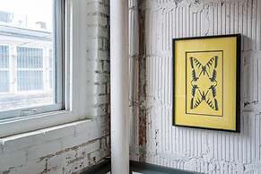 Elegant Edgy Loft on Historic Alley Parking