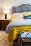 Elegant Edgy Loft on Historic Alley Parking