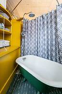 Elegant Edgy Loft on Historic Alley Parking