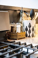 Elegant Edgy Loft on Historic Alley Parking