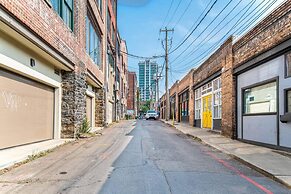 Elegant Edgy Loft on Historic Alley Parking