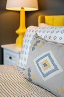 Elegant Edgy Loft on Historic Alley Parking