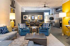 Elegant Edgy Loft on Historic Alley Parking