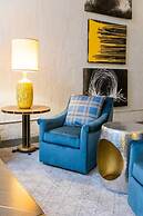 Elegant Edgy Loft on Historic Alley Parking