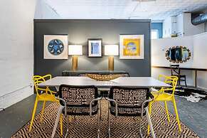 Elegant Edgy Loft on Historic Alley Parking