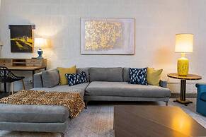 Elegant Edgy Loft on Historic Alley Parking