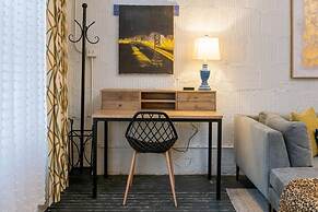 Elegant Edgy Loft on Historic Alley Parking