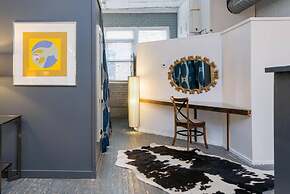 Elegant Edgy Loft on Historic Alley Parking