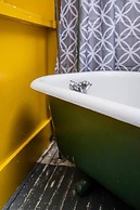 Elegant Edgy Loft on Historic Alley Parking