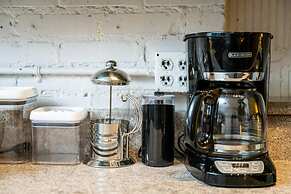 Elegant Edgy Loft on Historic Alley Parking