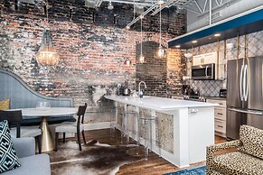 80 LEX 203 Eclectic Industrial Apt Free Parking