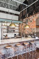 80 LEX 202 Iconic Location Park Free Off Street