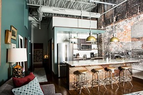 80 LEX 202 Iconic Location Park Free Off Street