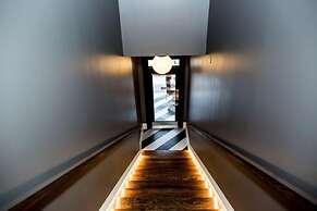 80 LEX 202 Iconic Location Park Free Off Street