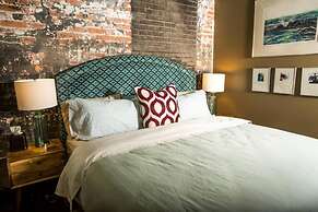 80 LEX 202 Iconic Location Park Free Off Street