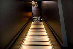 80 LEX 202 Iconic Location Park Free Off Street