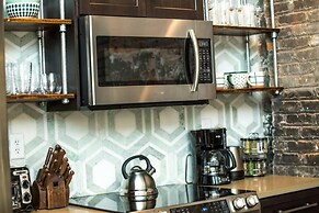 80 LEX 202 Iconic Location Park Free Off Street