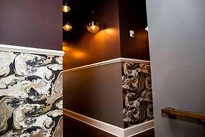 80 LEX 202 Iconic Location Park Free Off Street