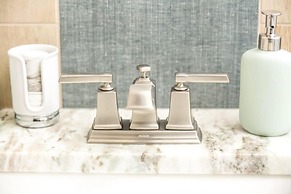 80 LEX 202 Iconic Location Park Free Off Street