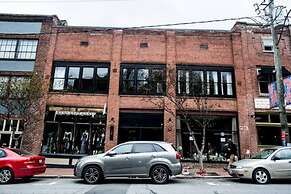 80 LEX 202 Iconic Location Park Free Off Street