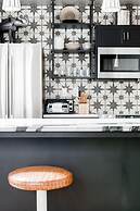 80 LEX 204 Industrial Chic Free Parking