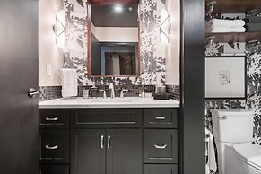 80 LEX 204 Industrial Chic Free Parking