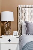 80 LEX 204 Industrial Chic Free Parking