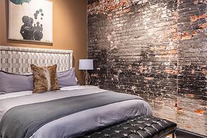 80 LEX 204 Industrial Chic Free Parking